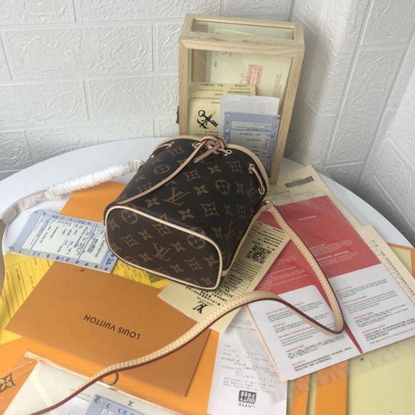 ルイヴィトンバッグ側面デザイン